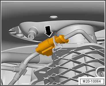 Removing and installing fuel tank, vehicles with multi-link rear suspension and fuel tank leakage diagnosis function