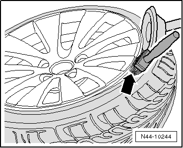 Pressing tyre off wheel rim