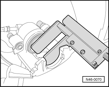 Removing and installing brake pads, FS III front brake