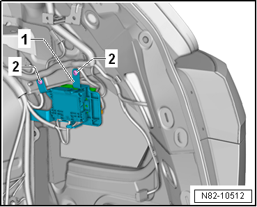 Removing and installing remote control receiver for auxiliary coolant heater -R149-, Golf Variant